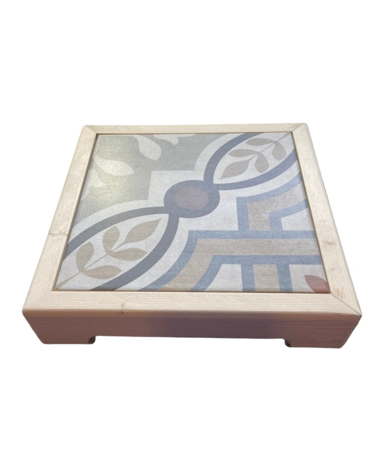 TRIVET WITH 8x8 TILE INSERT